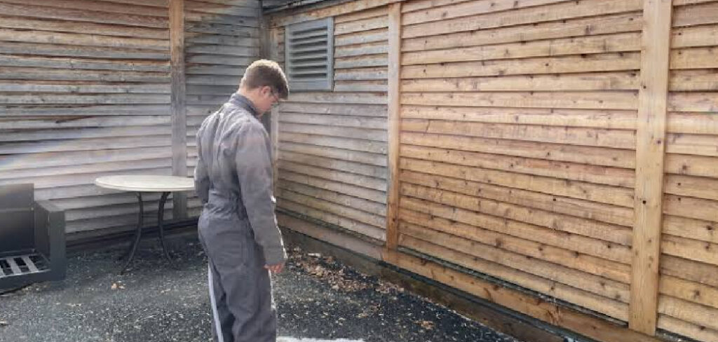 How to Remove Mildew From Wood Siding