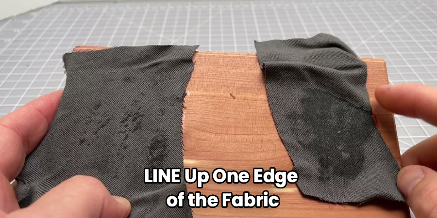 LINE Up One Edge
of the Fabric