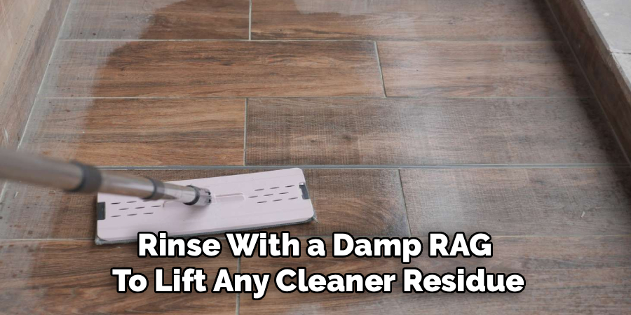 Rinse With a Damp RAG
To Lift Any Cleaner Residue